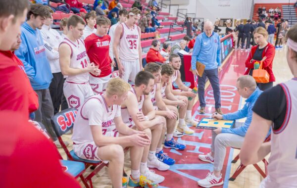 16-game long winning streak ends in close game at Gustavus