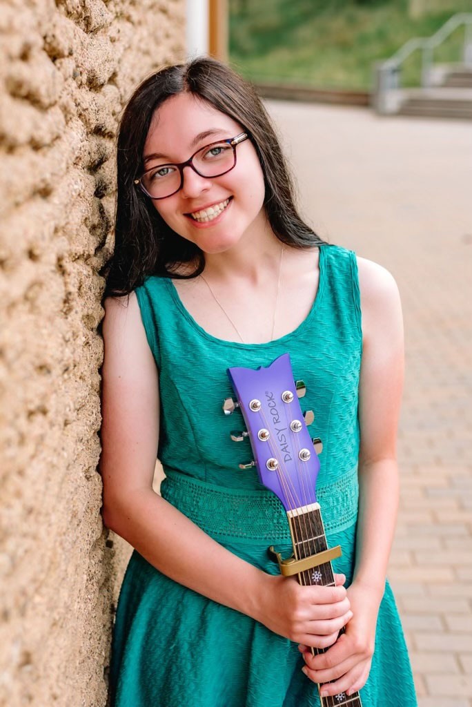 Student singer releases new album “Colors”