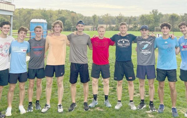 Johnnie cross country runs toward MIAC finish line