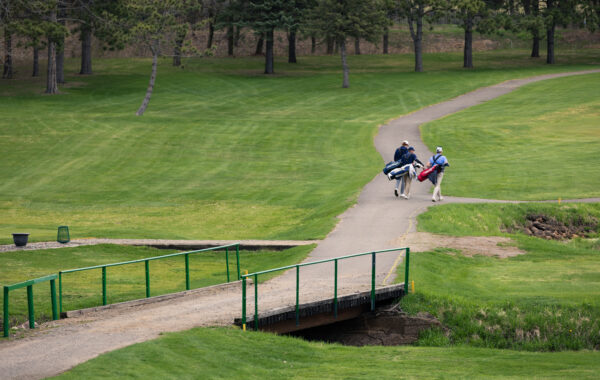 Johnnie golf closes out the 2026 spring season