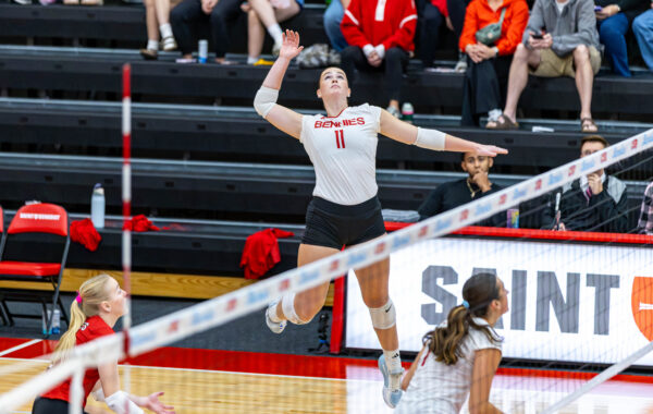 Bennie volleyball wins five straight, looks to clinch the MIAC playoffs