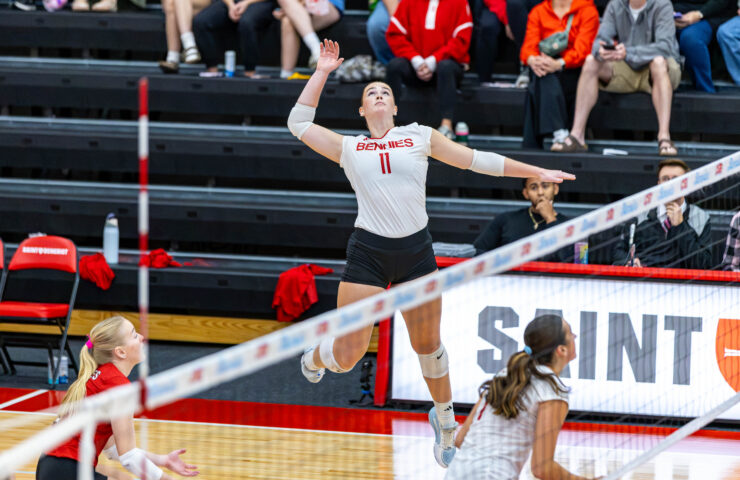 Bennie volleyball wins five straight, looks to clinch the MIAC playoffs